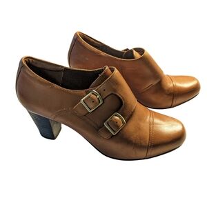 Clarks Bendables Leather Ankle Boot / Bootie with Buckles Size 8 Brown / Tan